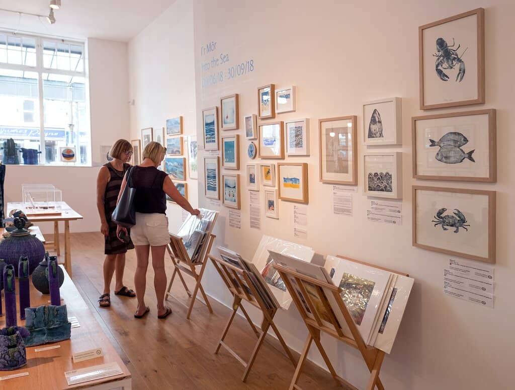 Siop Mostyn (Shop)