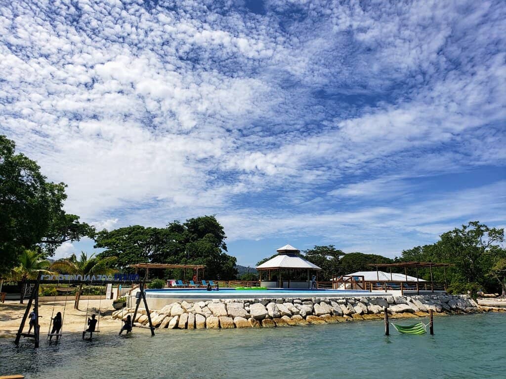 Infinity Pool & Ocean Swings