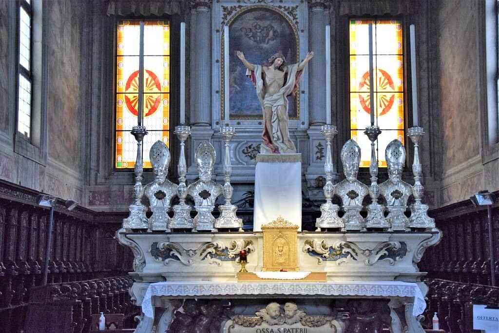 Vivid Interior Frescoes