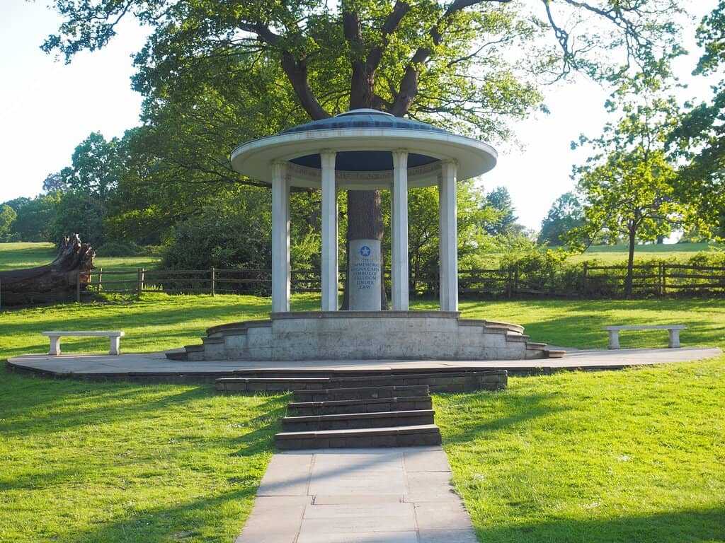 JFK Monument