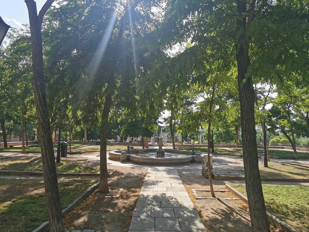 La Violetera Monument