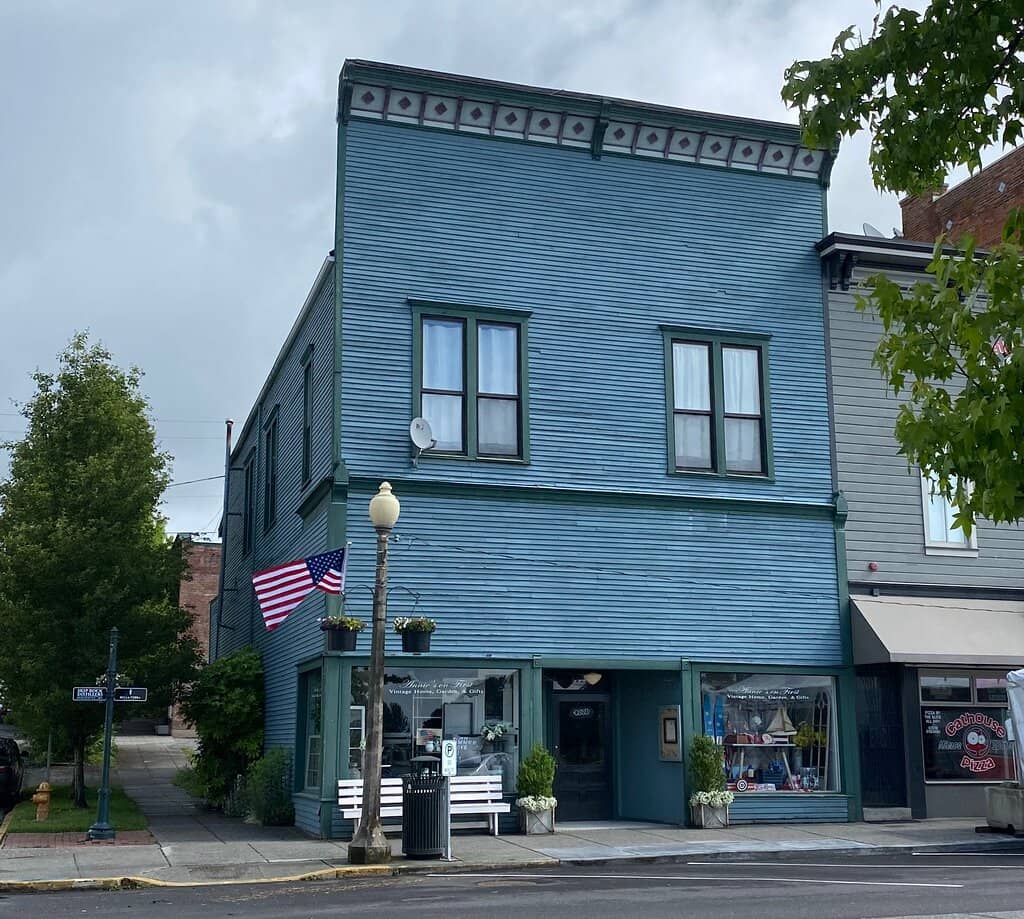 Cozy Coffee & Bakery Stops