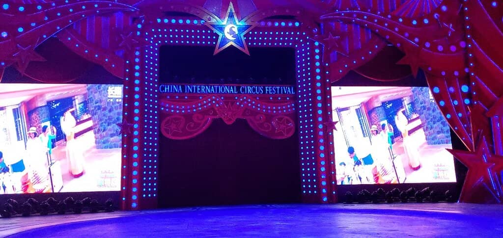 Spectacular Stage Design