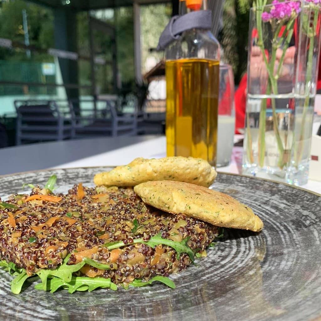 Tofu patties with quinoa and vegetables