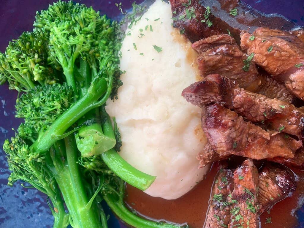 Vibrant Atmosphere & Craft Drinks