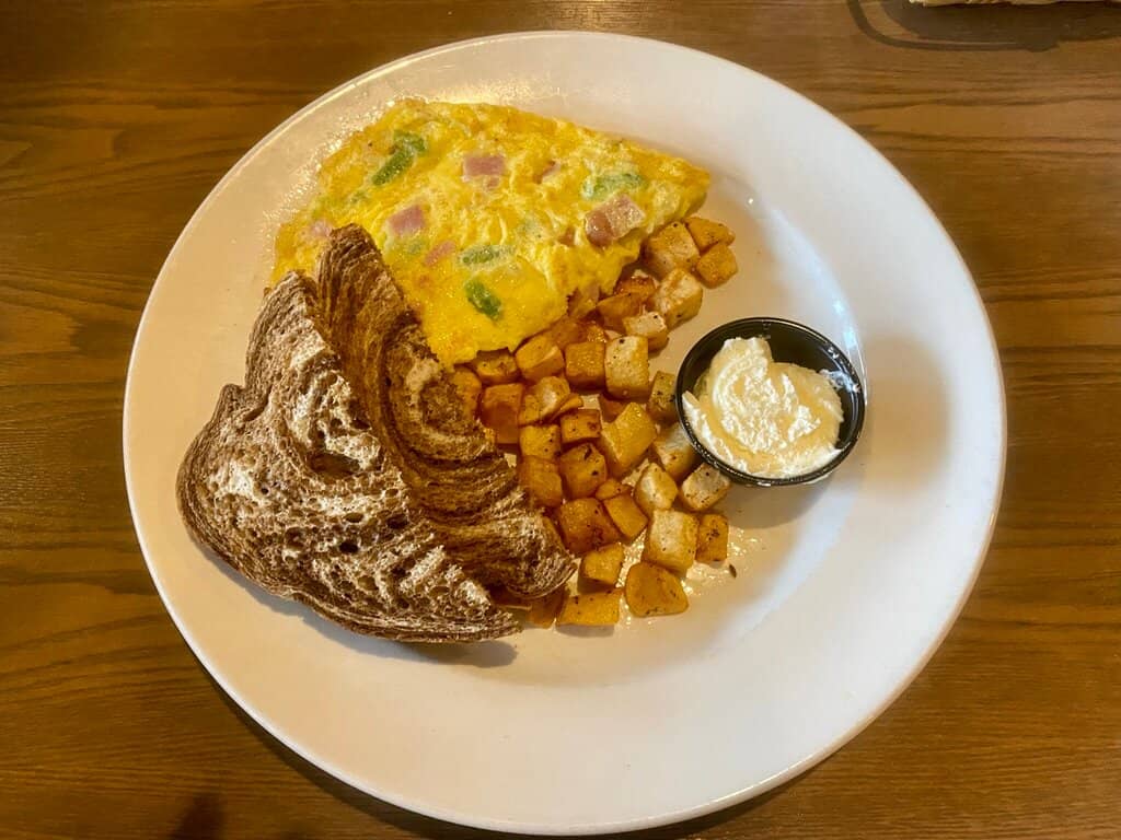 Resort Pool & Ambiance