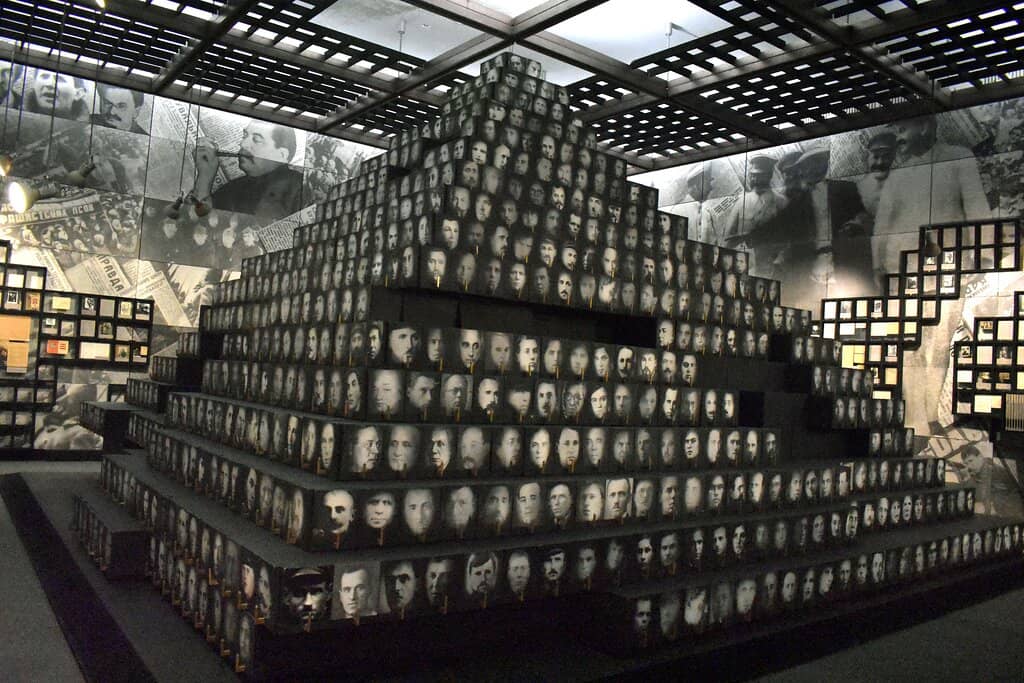 Art & Decorative Arts