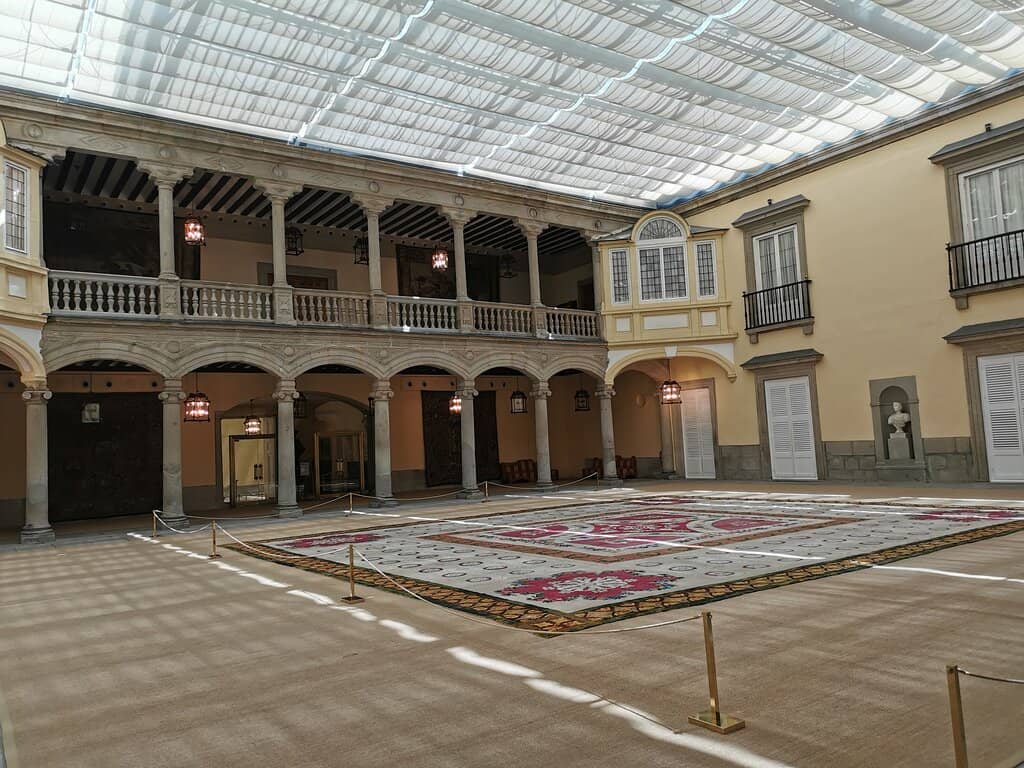 Bourbon Dynasty Decor