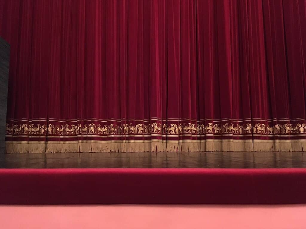 Intimate Atmosphere