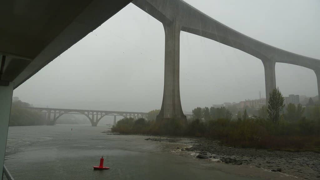 Adjacent Bridge Contrast