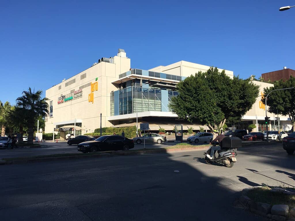 Diverse Dining Options