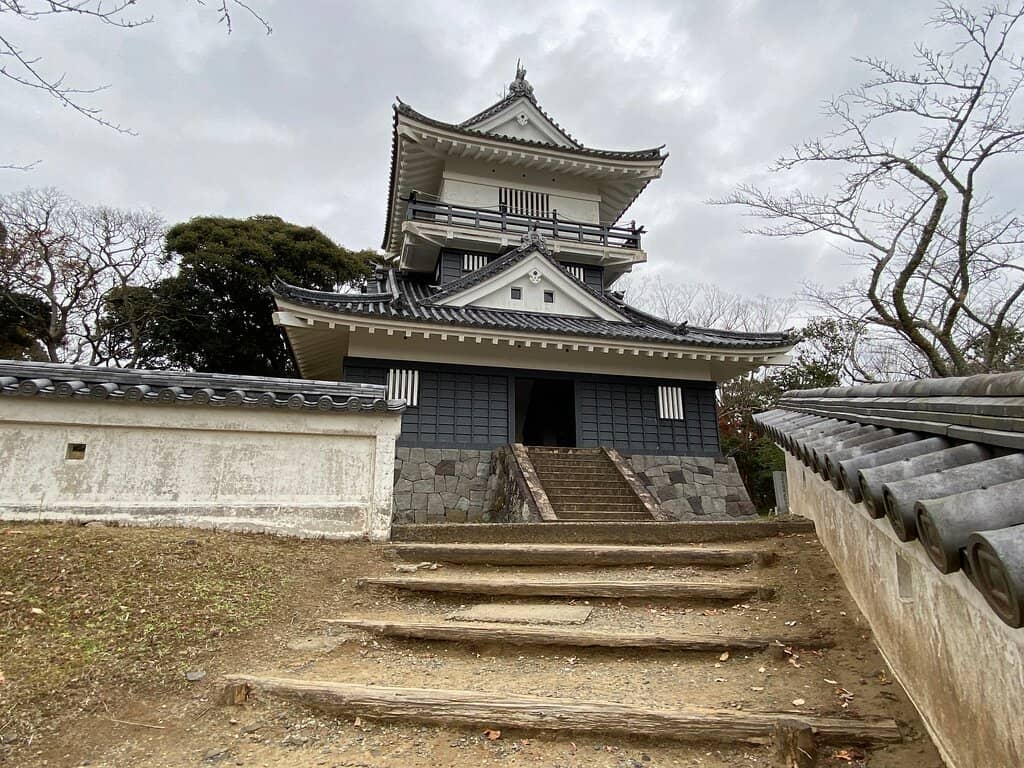 Panoramic Hilltop Views