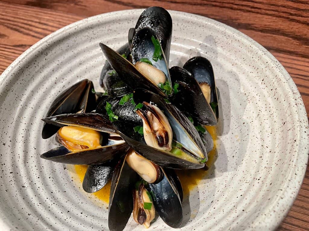 Cozy & Intimate Ambiance