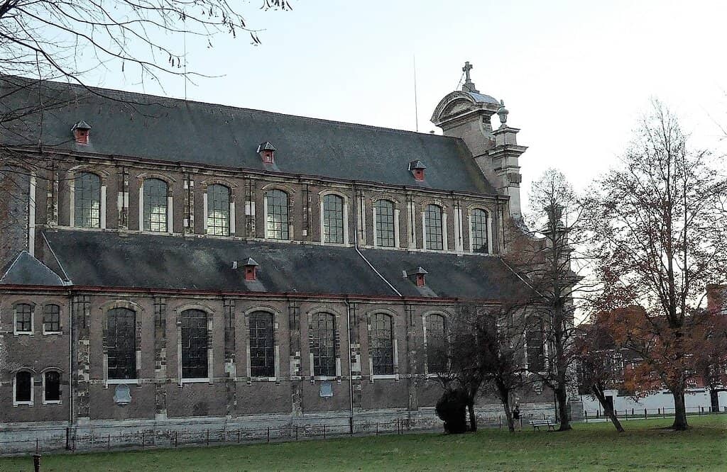 Peaceful Beguinage Houses