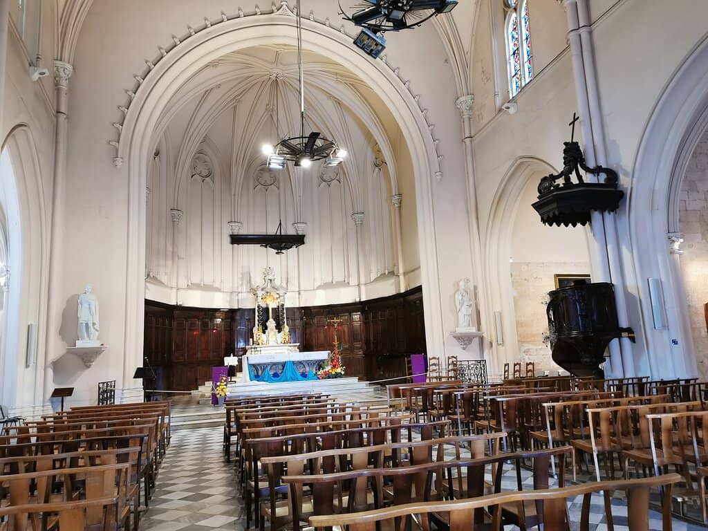 Simple Yet Grand Architecture