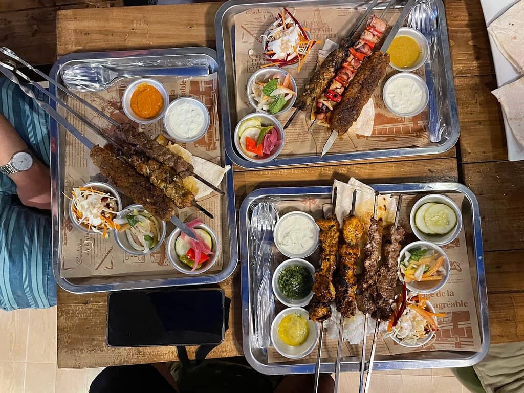 Vibrant & Tropical Ambiance