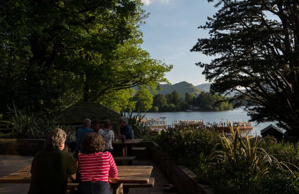 Stunning Lakeside Location