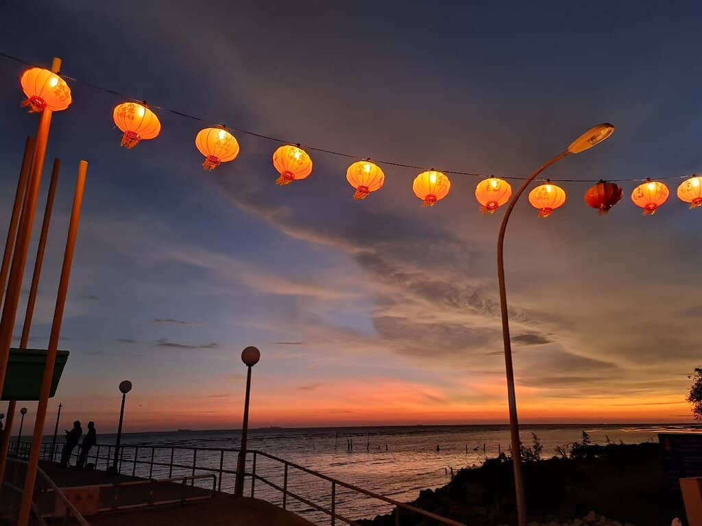 Riverside Park Ambiance