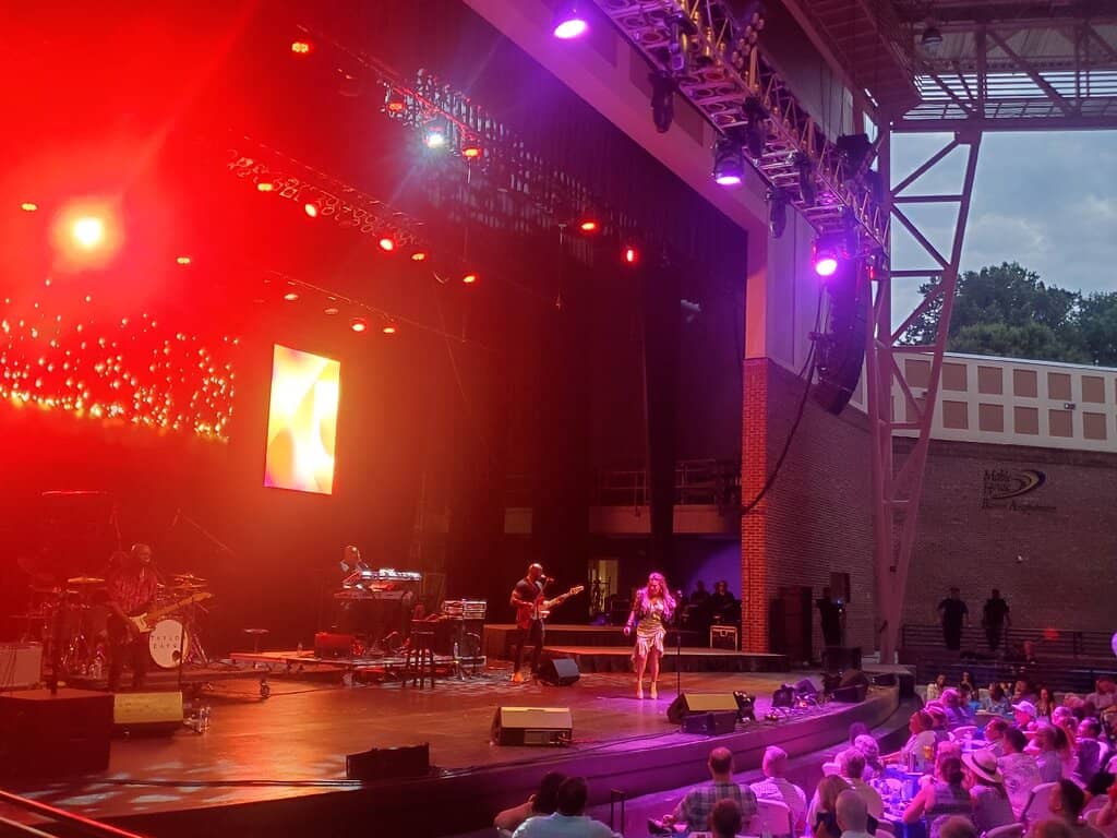 Intimate Performance Vibes