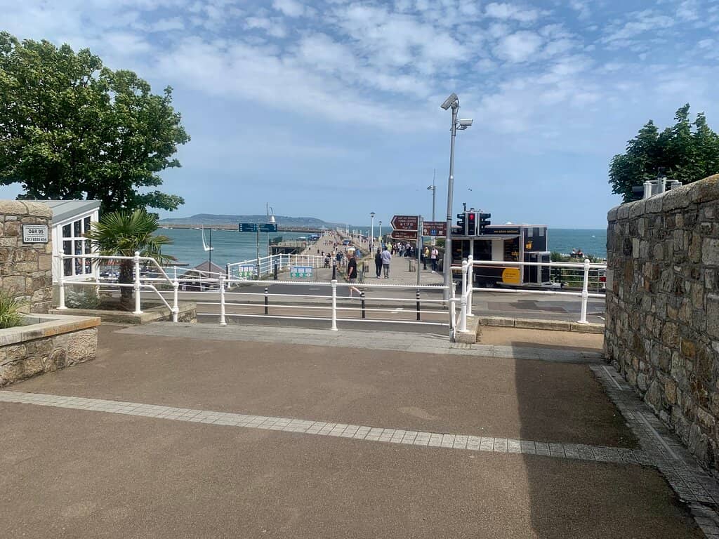 Vibrant Sunday Atmosphere