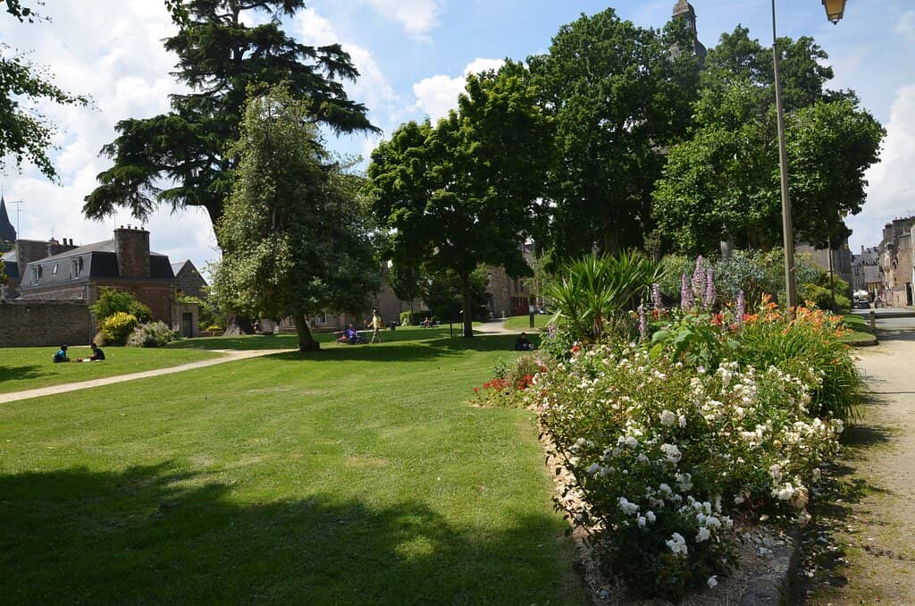 Lake Geneva Promenade