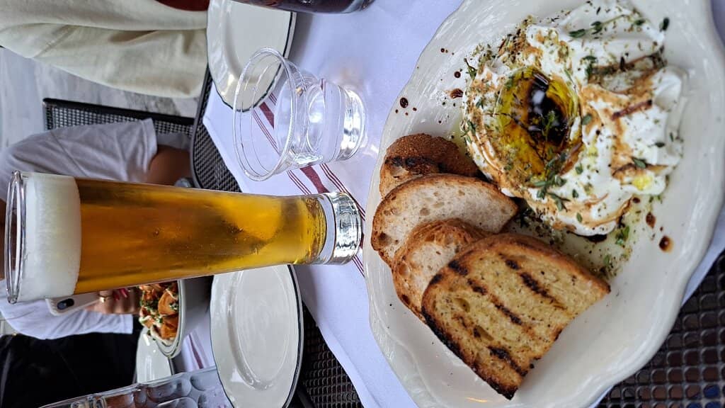 Cozy & Intimate Ambiance