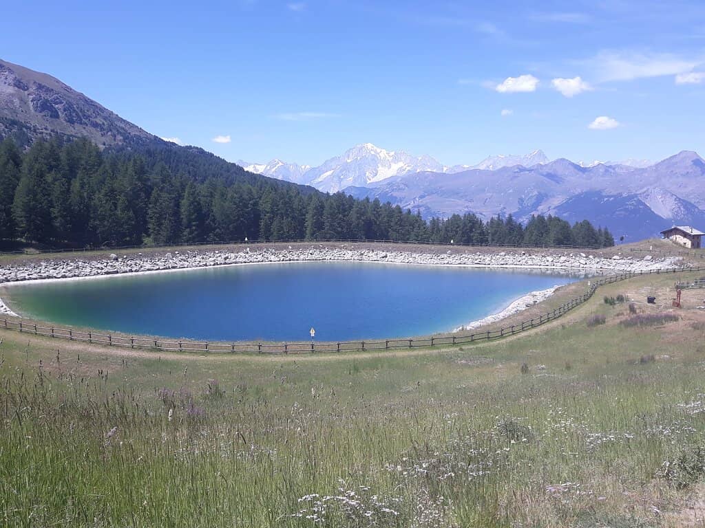 Panoramic Mountain Views