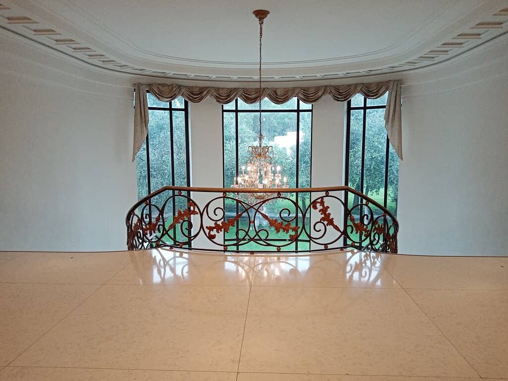 Panoramic Mountain Vistas