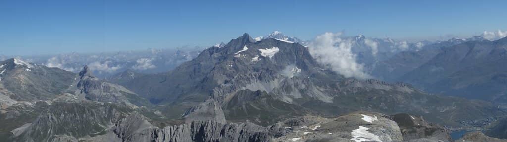 Panoramic Mountain Views