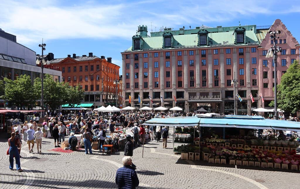 Concert Hall & Skyline Views