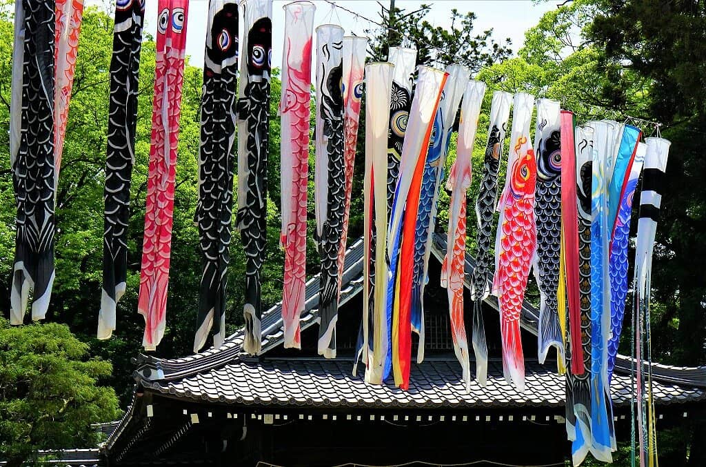 Ornate Gateway & Stone Lanterns