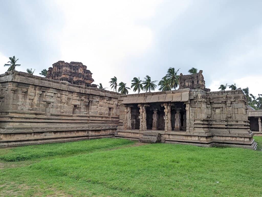 Intricate Pillar Carvings