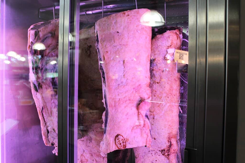 Vibrant Food Hall Experience