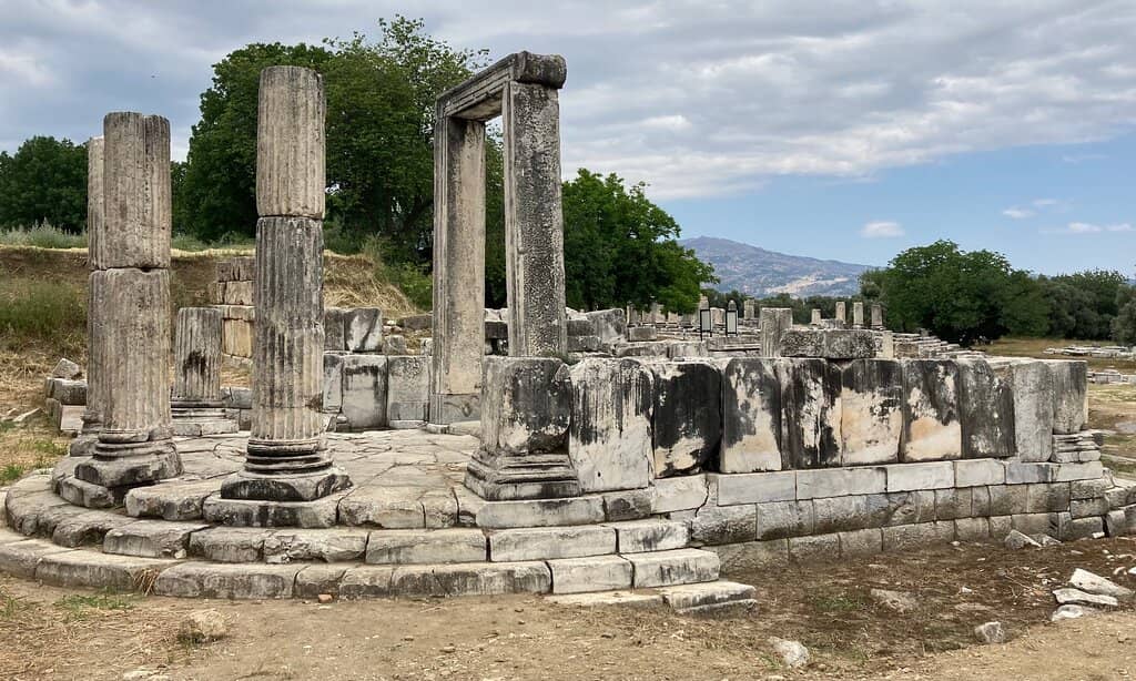 Semi-circle Propylon