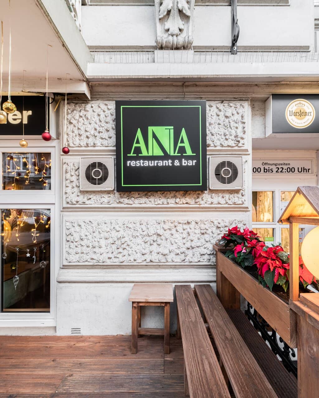 Vibrant Ambiance with Live Music