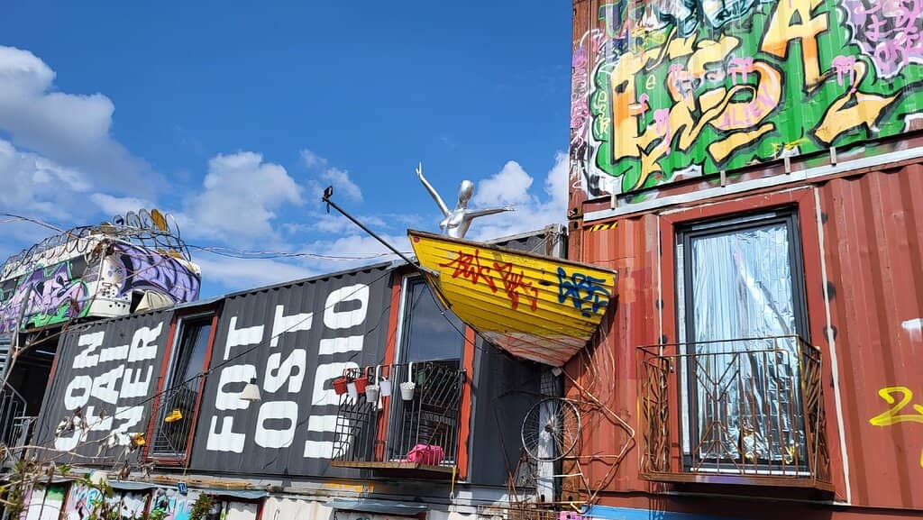 Techno & Live Music Scene