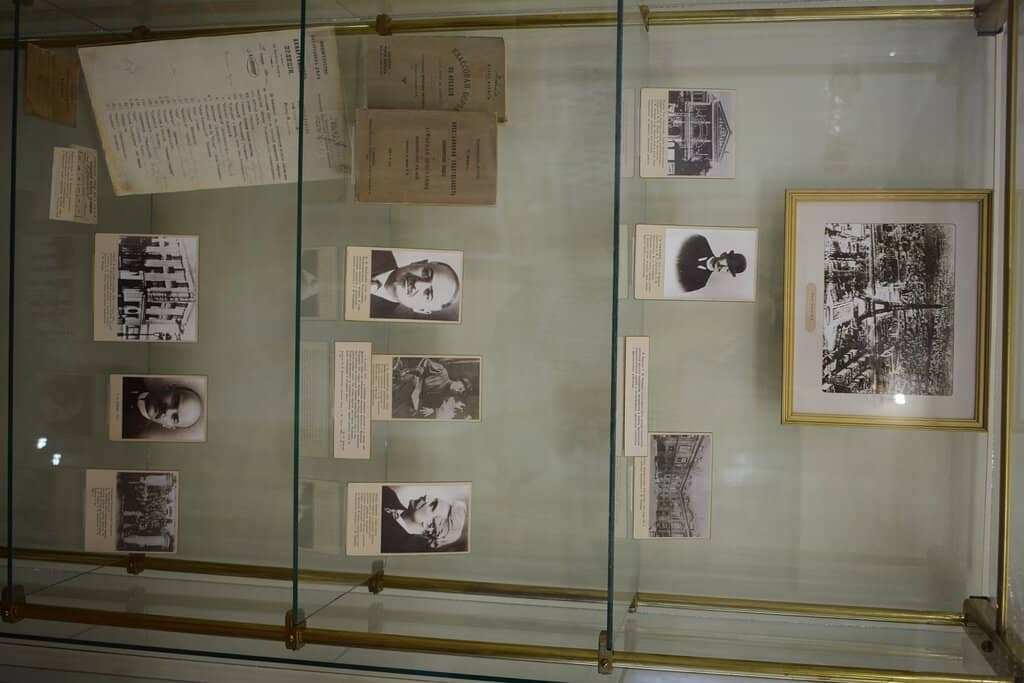 Authentic 19th-Century Interiors