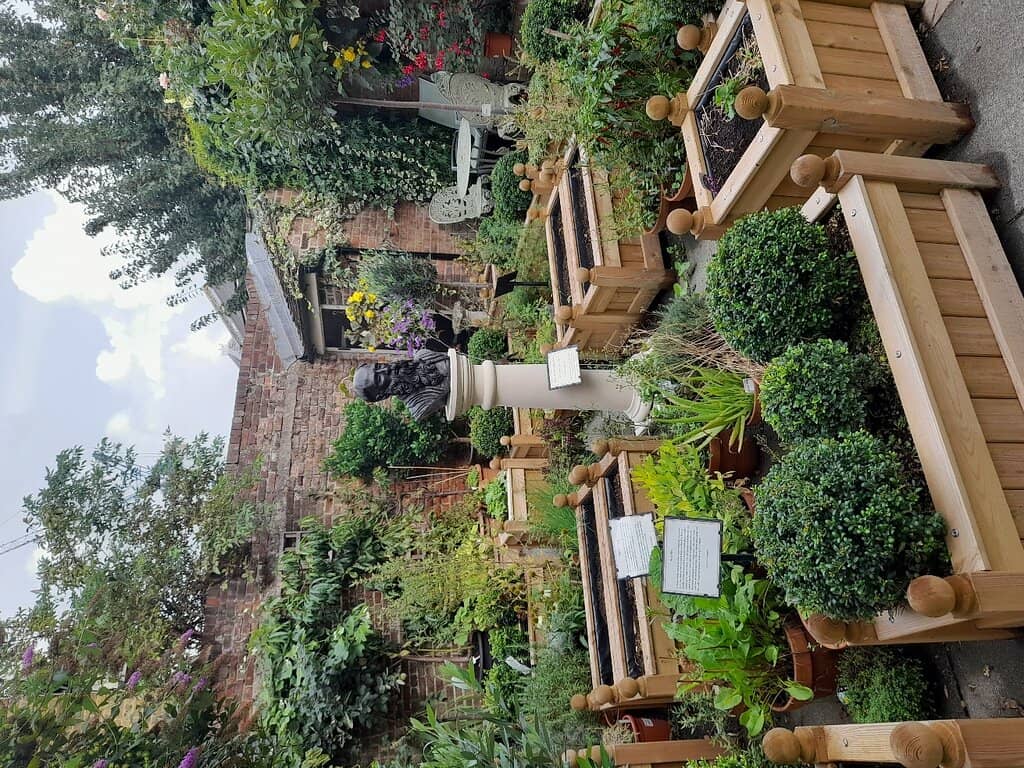 Dickens' Literary Connection