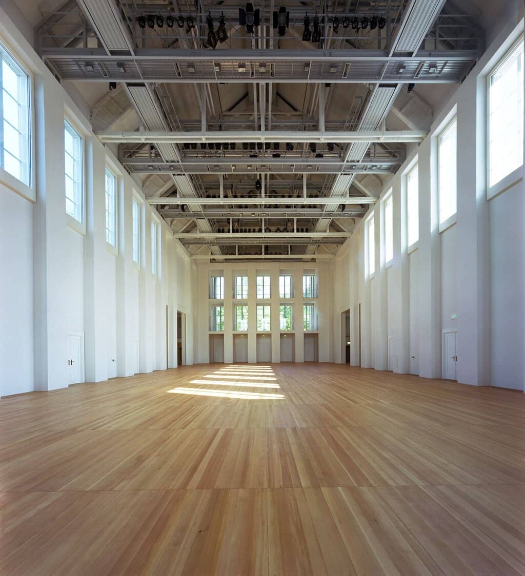 Modern Dance Performances