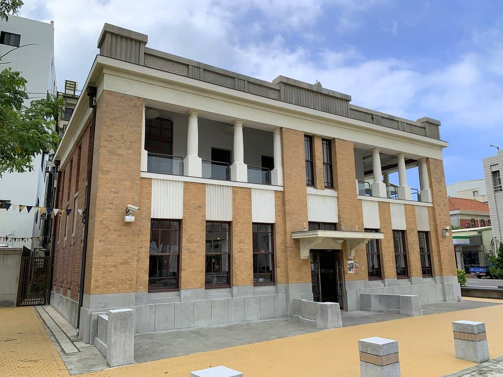 Artistic Sculptures & Strolls