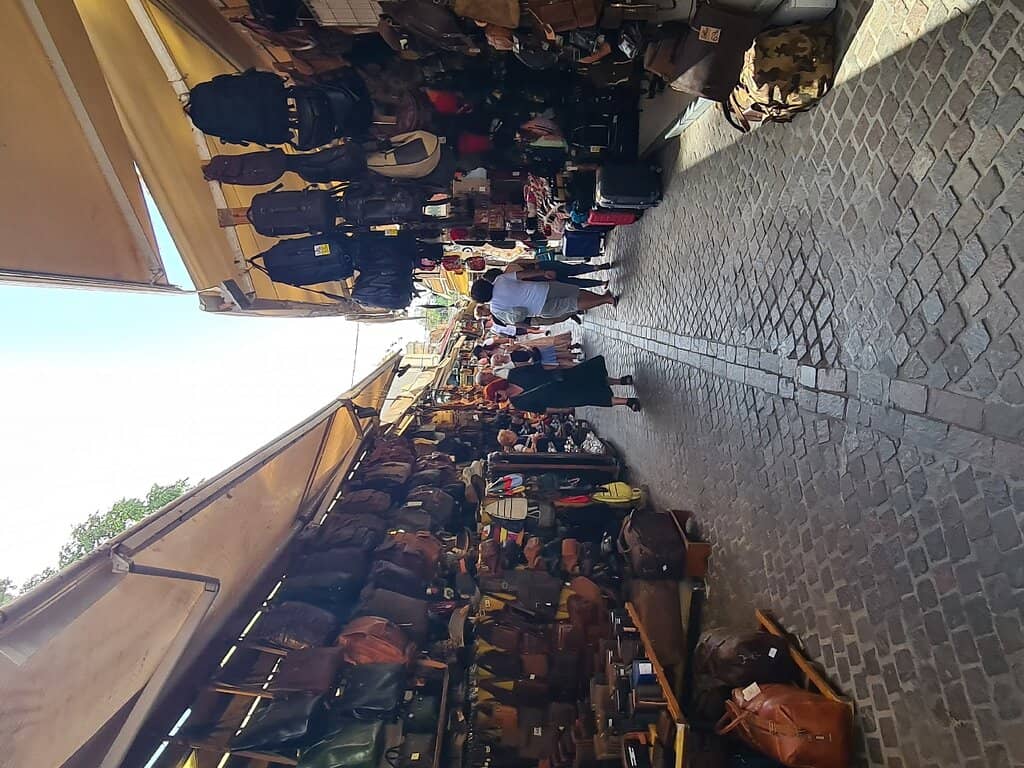 Souvenir Shopping Hub