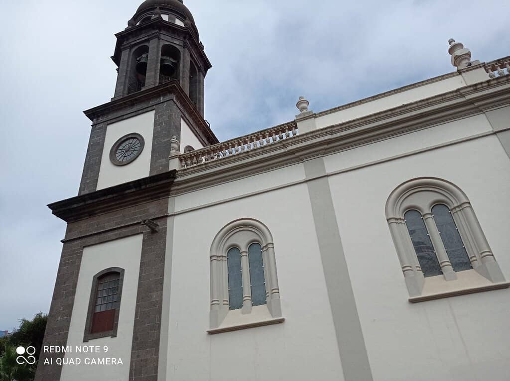 Virgen de los Remedios Altarpiece