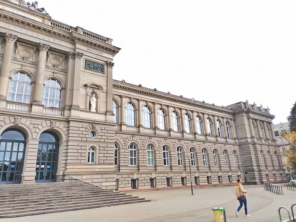 Palais Universitaire Courtyard