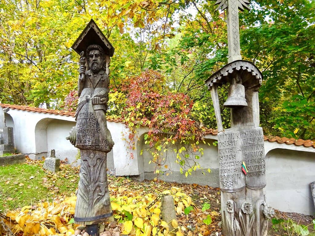 Tombs of National Figures