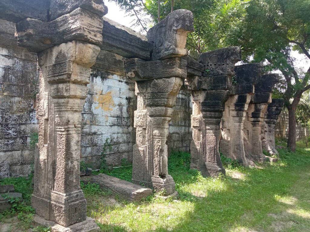 Rotating Yali Sculptures