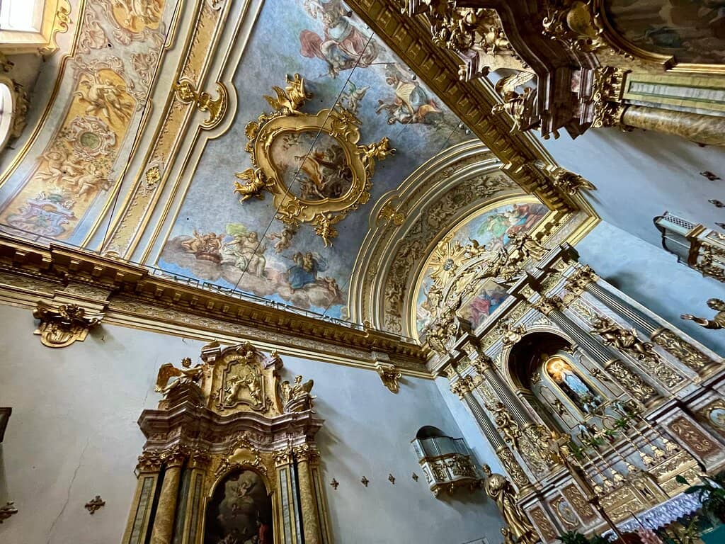 Michelangelo's Risen Christ