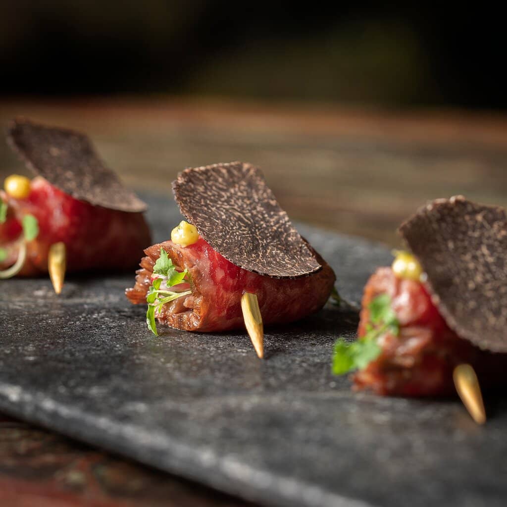 Chic Ambiance and Live Music