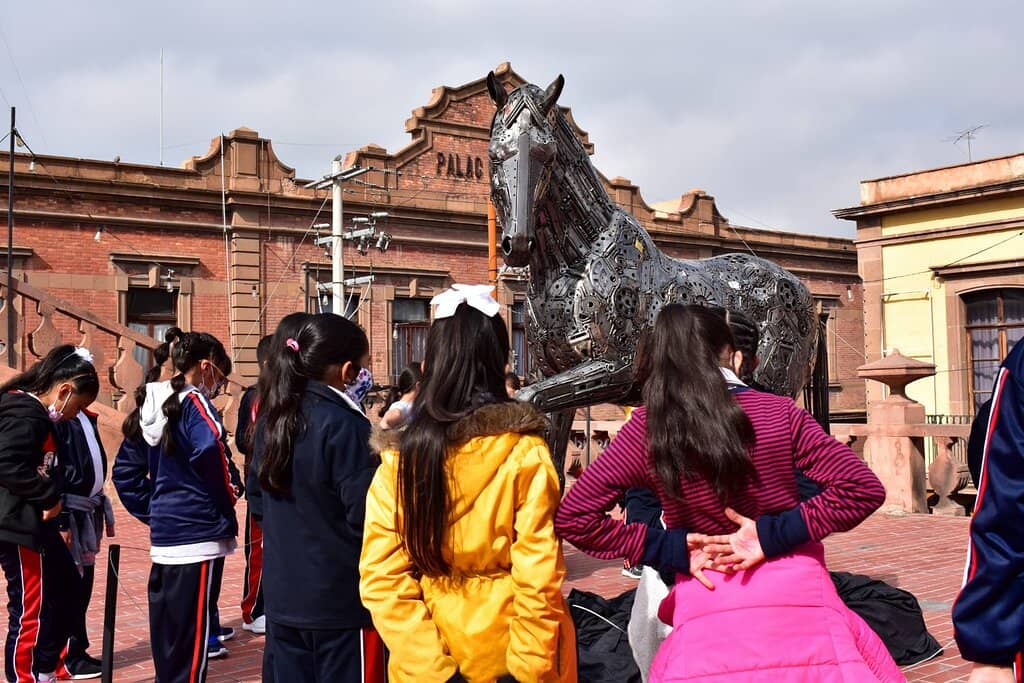 MAC en el Barrio Exhibition