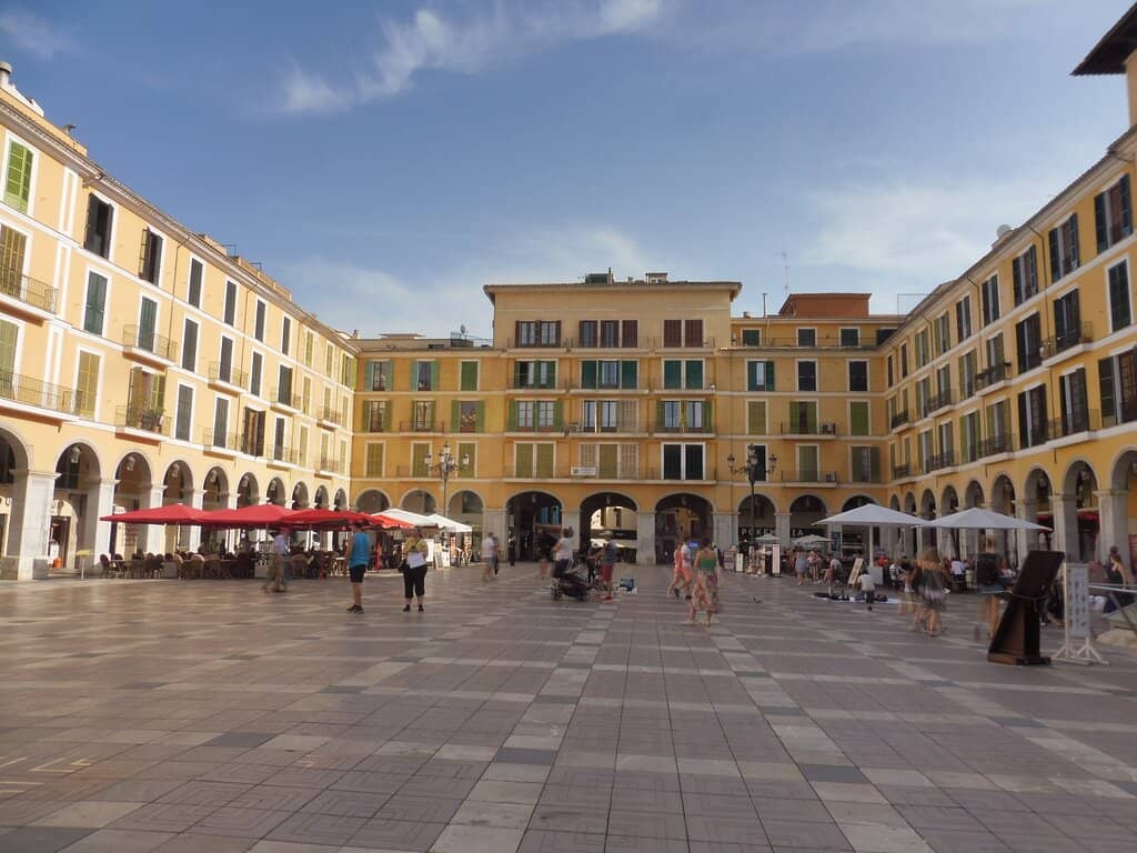 Columned Walkway & Landscaped Parterre