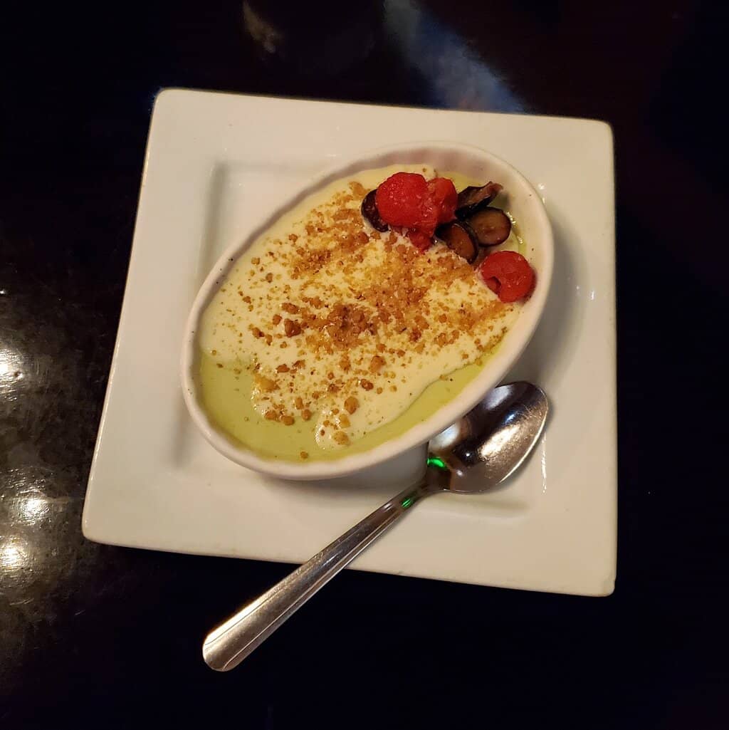 Vibrant Ambiance & Live Music